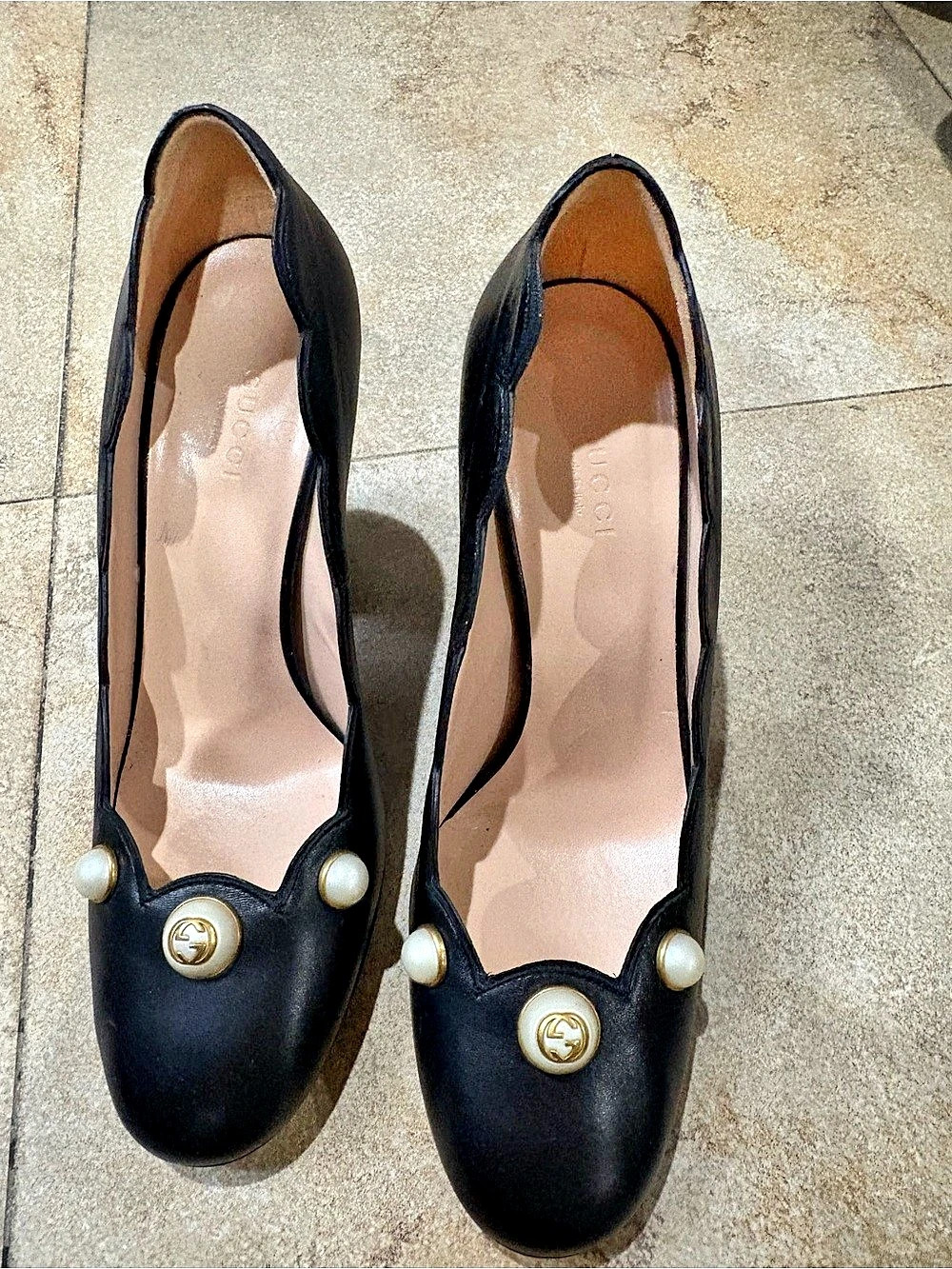 Gucci Willow Faux Pearl Embellished Scalloped Leather Pumps Scalloped Leather